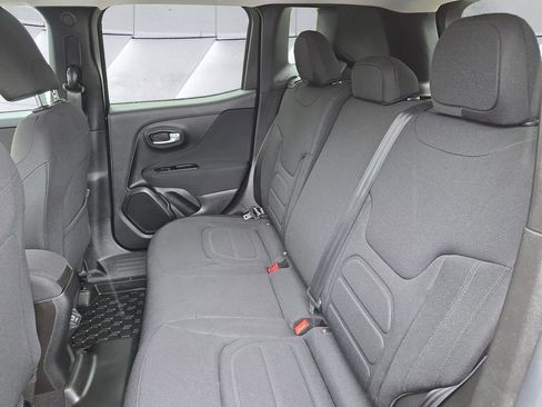 Certified 2020 Jeep Renegade Latitude w/ Cold Weather Group AWD/4WD image 11