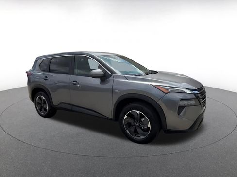 Used 2025 Nissan Rogue SV FWD image 2