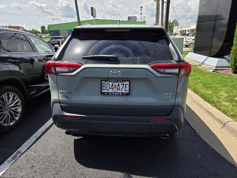 Used 2022 Toyota RAV4 XLE Premium AWD/4WD image 2