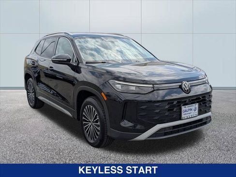 Certified 2025 Volkswagen Tiguan S w/ 18" Wheel Package AWD/4WD image 7