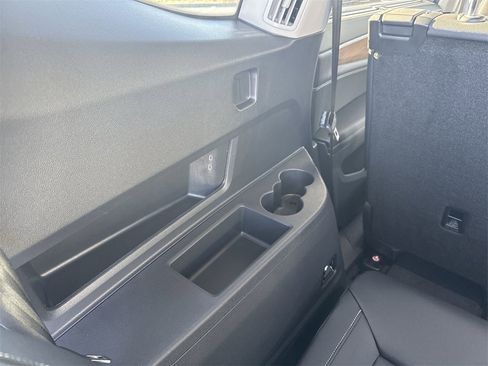 New 2026 Volkswagen Atlas SE image 30