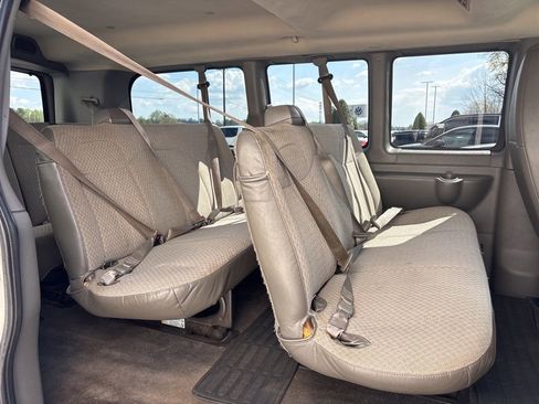 Used 2011 GMC Savana 2500 LT w/ LT Preferred Equipment Group image 9