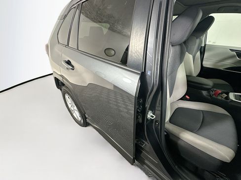 Used 2021 Toyota RAV4 XLE w/ Convenience Package FWD image 28
