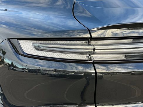 Used 2025 Porsche Cayenne image 28
