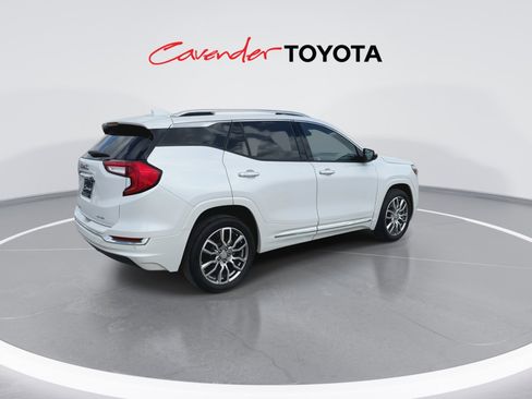 Used 2022 GMC Terrain Denali w/ Denali Premium Package AWD/4WD image 8