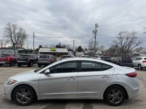 Used 2018 Hyundai Elantra SEL image 2