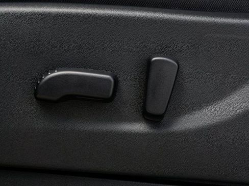 New 2025 Nissan Frontier SV w/ SV Convenience Package image 8