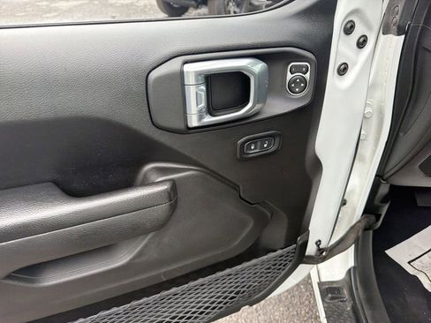 Used 2023 Jeep Gladiator Sport AWD/4WD image 15