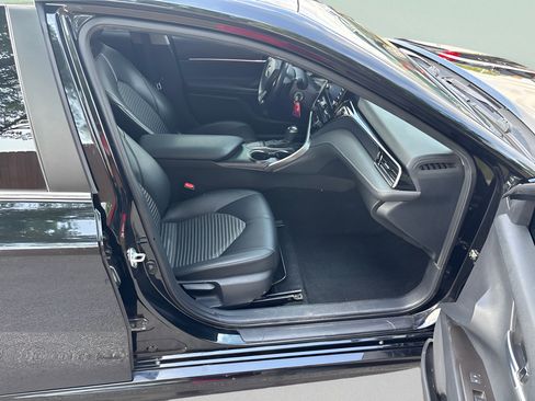 Used 2023 Toyota Camry SE FWD image 12