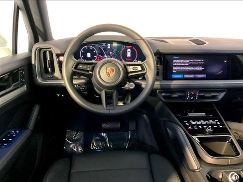 Certified 2025 Porsche Cayenne image 13