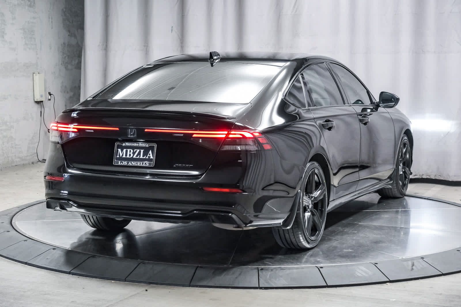 Used 2024 Honda Accord Sport image 4