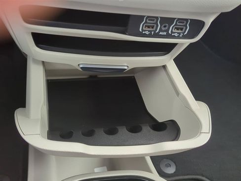Used 2024 Chrysler Pacifica Touring-L FWD image 26