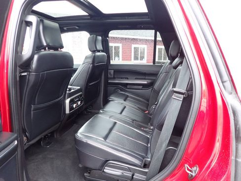 Used 2019 Ford Expedition XLT w/ Equipment Group 202A AWD/4WD image 9