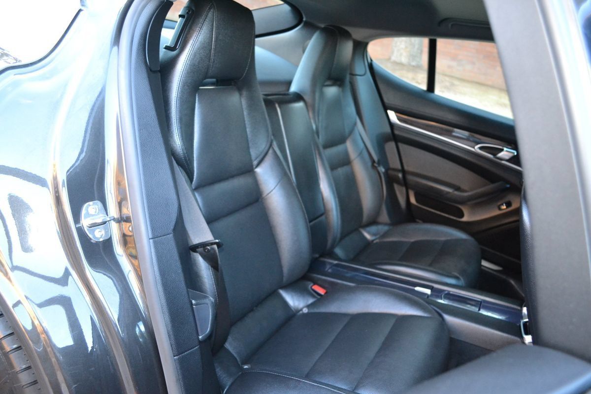 Used 2014 Porsche Panamera 4 w/ Premium Package AWD/4WD image 38
