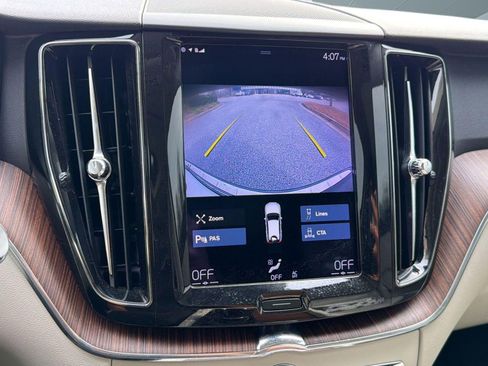 Used 2021 Volvo XC60 T5 Momentum w/ Protection Package Premier image 25