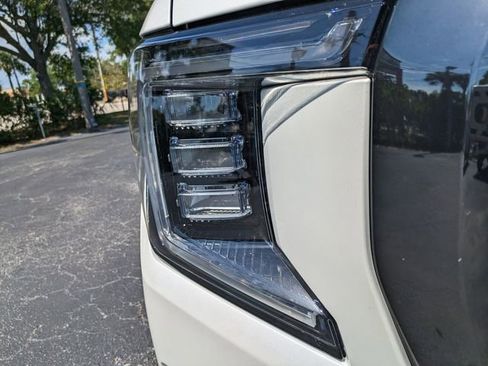 Used 2024 GMC Yukon Denali Ultimate AWD/4WD image 10