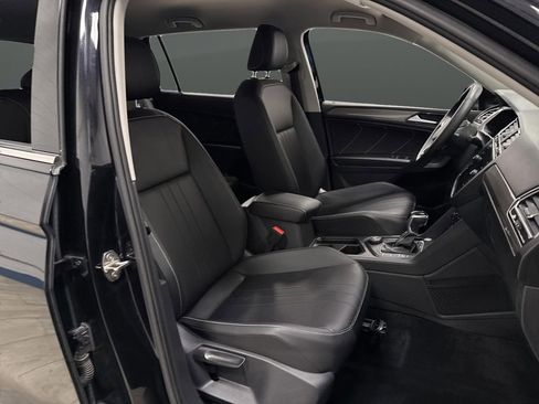 Used 2023 Volkswagen Tiguan SE image 28