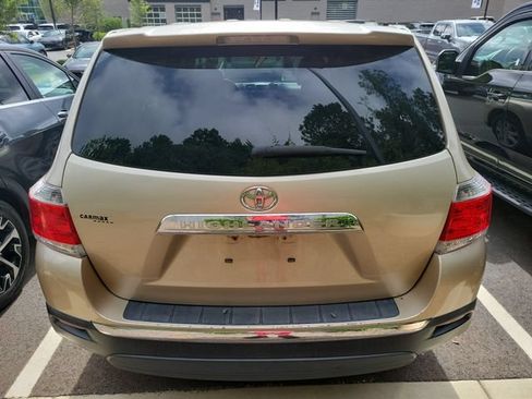 Used 2013 Toyota Highlander FWD w/ Cold Weather Pkg image 5