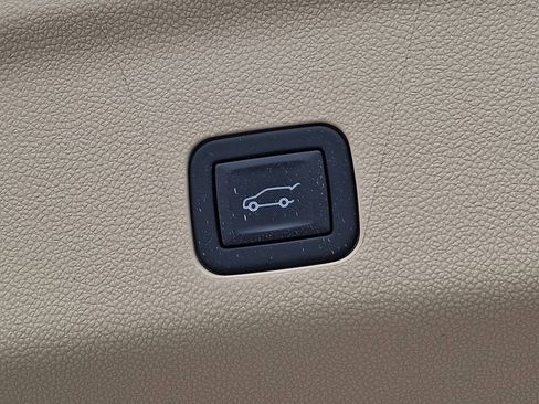 Certified 2023 Cadillac Escalade Premium Luxury image 34