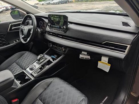 Used 2024 Mitsubishi Outlander SEL AWD/4WD image 14
