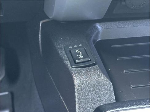 Used 2015 Toyota Tundra SR5 w/ SR5 Upgrade Package image 26