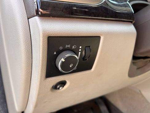 Used 2011 Jeep Grand Cherokee Laredo w/ Security & Convenience Group AWD/4WD image 11