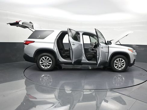 Used 2020 Chevrolet Traverse LS image 34