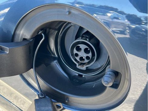 Used 2019 Volvo XC90 T8 Momentum w/ Advanced Package image 8