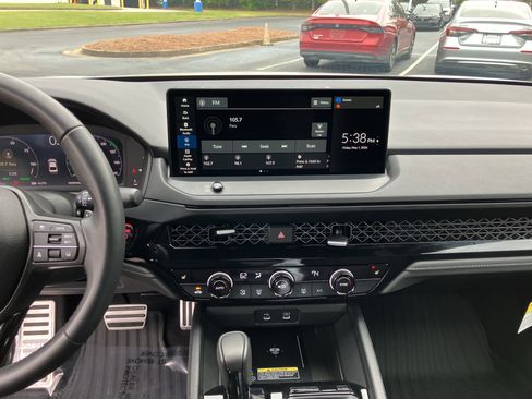 Used 2025 Honda Accord Sport image 25
