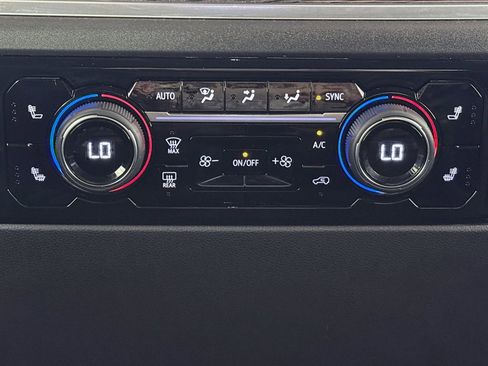 Used 2022 Chevrolet Silverado 1500 LT image 38