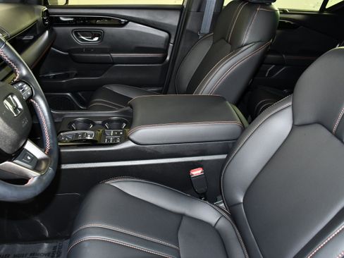 Used 2025 Honda Pilot TrailSport image 40