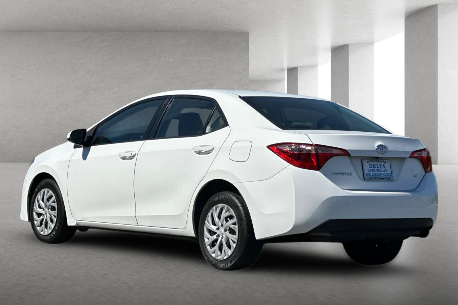 Used 2017 Toyota Corolla LE FWD image 6