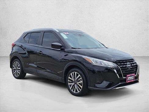 Used 2024 Nissan Kicks SV FWD image 3