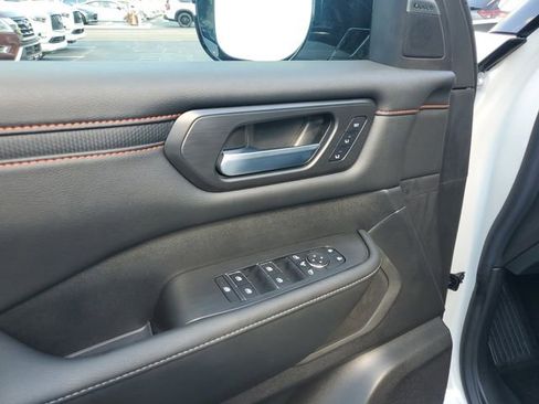 Certified 2025 Nissan Armada PRO-4X image 14