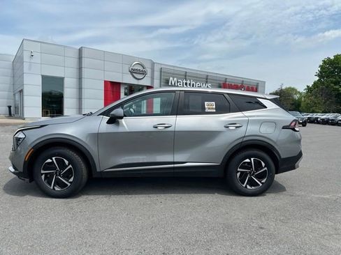 Used 2023 Kia Sportage LX AWD/4WD image 2