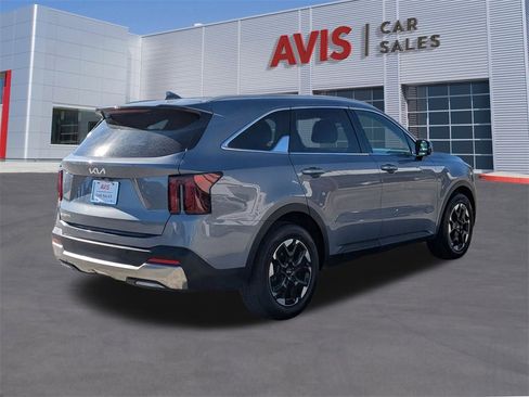 Used 2024 Kia Sorento S image 5