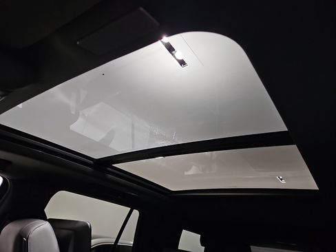 Certified 2025 Cadillac Escalade Premium Luxury image 14