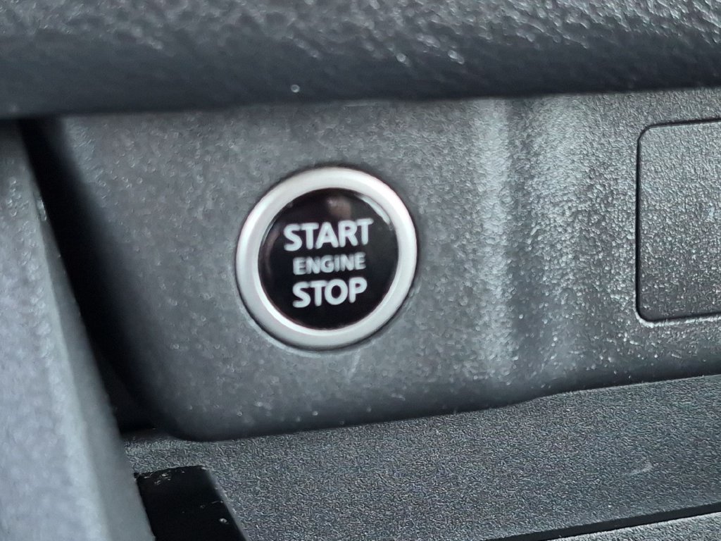 Used 2022 Nissan Rogue S FWD image 16