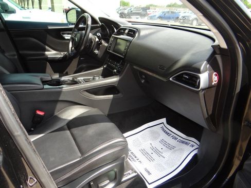 Used 2017 Jaguar F-PACE Premium AWD/4WD image 25
