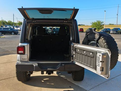 Used 2019 Jeep Wrangler Unlimited Sport w/ Cold Weather Group AWD/4WD image 12