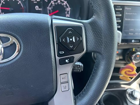 Used 2020 Toyota 4Runner SR5 AWD/4WD image 24