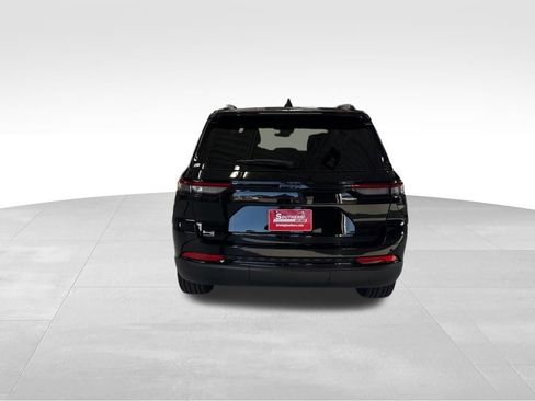 Used 2025 Jeep Grand Cherokee Limited w/ Black Appearance Package AWD/4WD image 4