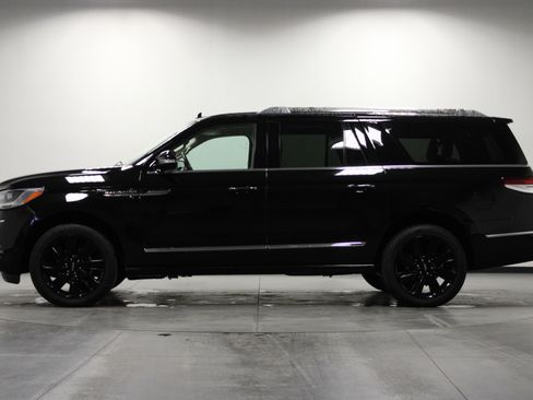 Used 2022 Lincoln Navigator L Reserve w/ Monochromatic Package image 7
