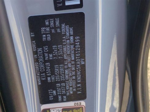 New 2026 Kia Carnival EX image 32