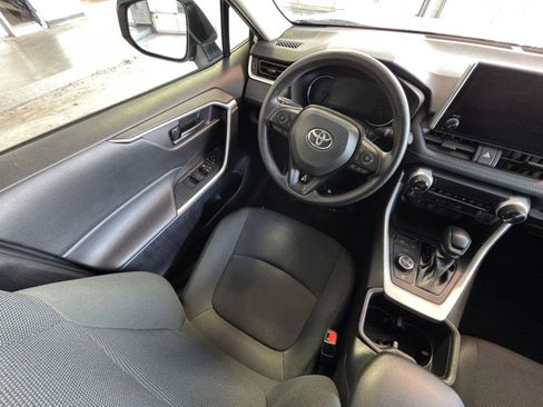 Used 2025 Toyota RAV4 LE image 33