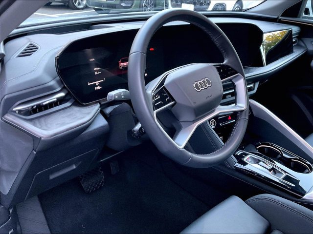 Used 2025 Audi Q5 Premium Plus w/ Premium Plus AWD/4WD image 4