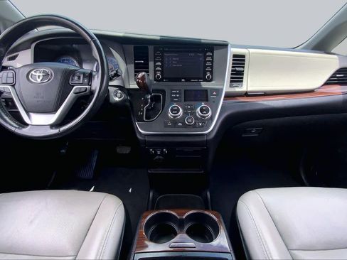 Used 2018 Toyota Sienna Limited FWD image 15