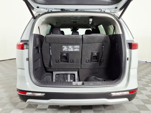Used 2024 Kia Carnival EX FWD image 8