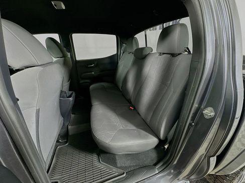 Used 2018 Toyota Tacoma TRD Sport image 28
