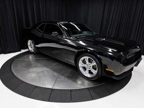 Used 2010 Dodge Challenger R/T RWD image 14